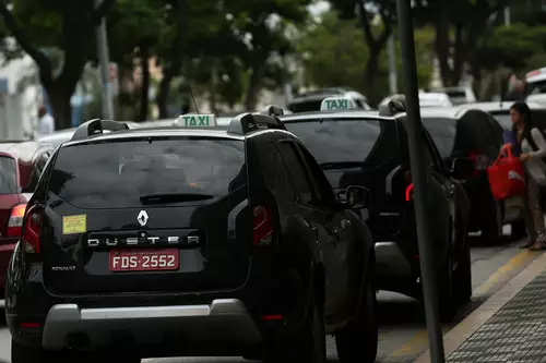 Táxi preto e táxi branco em São Paulo: ainda existe diferença?